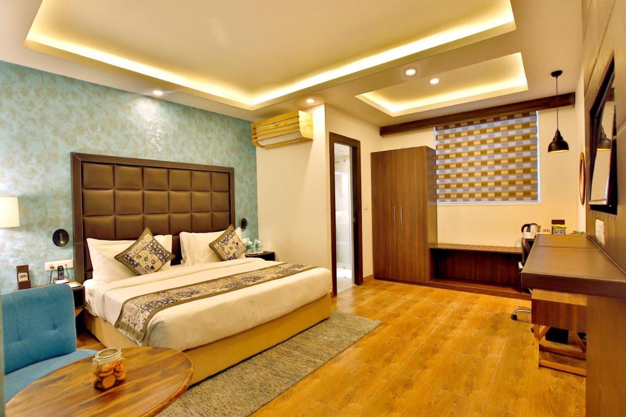 The Fern Residency Noida Hotell Exteriör bild