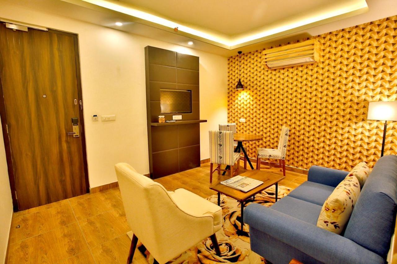 The Fern Residency Noida Hotell Exteriör bild