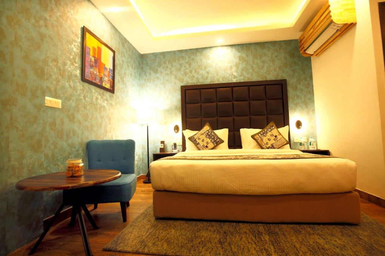 The Fern Residency Noida Hotell Exteriör bild