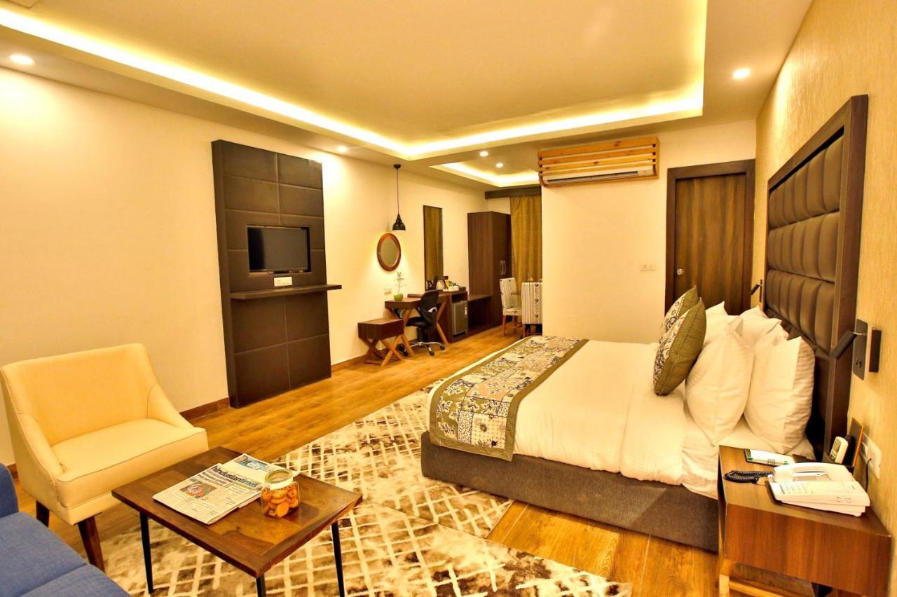 The Fern Residency Noida Hotell Exteriör bild
