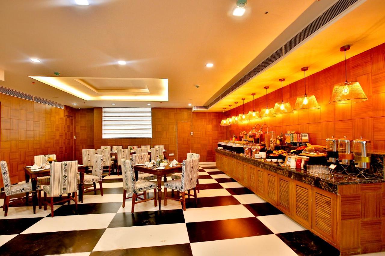 The Fern Residency Noida Hotell Exteriör bild