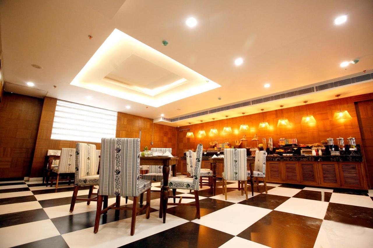 The Fern Residency Noida Hotell Exteriör bild